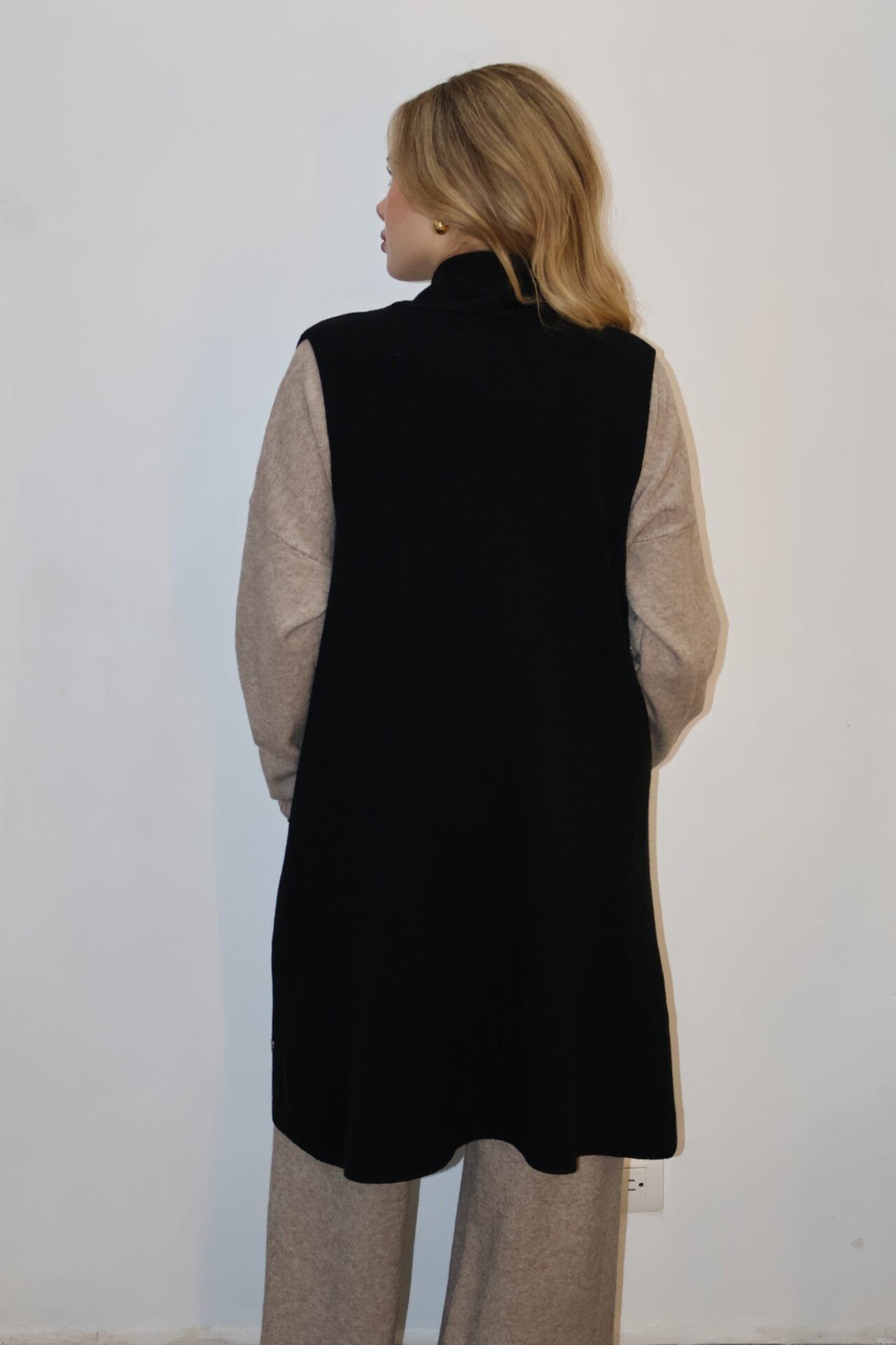 Chaleco largo negro - Image 3