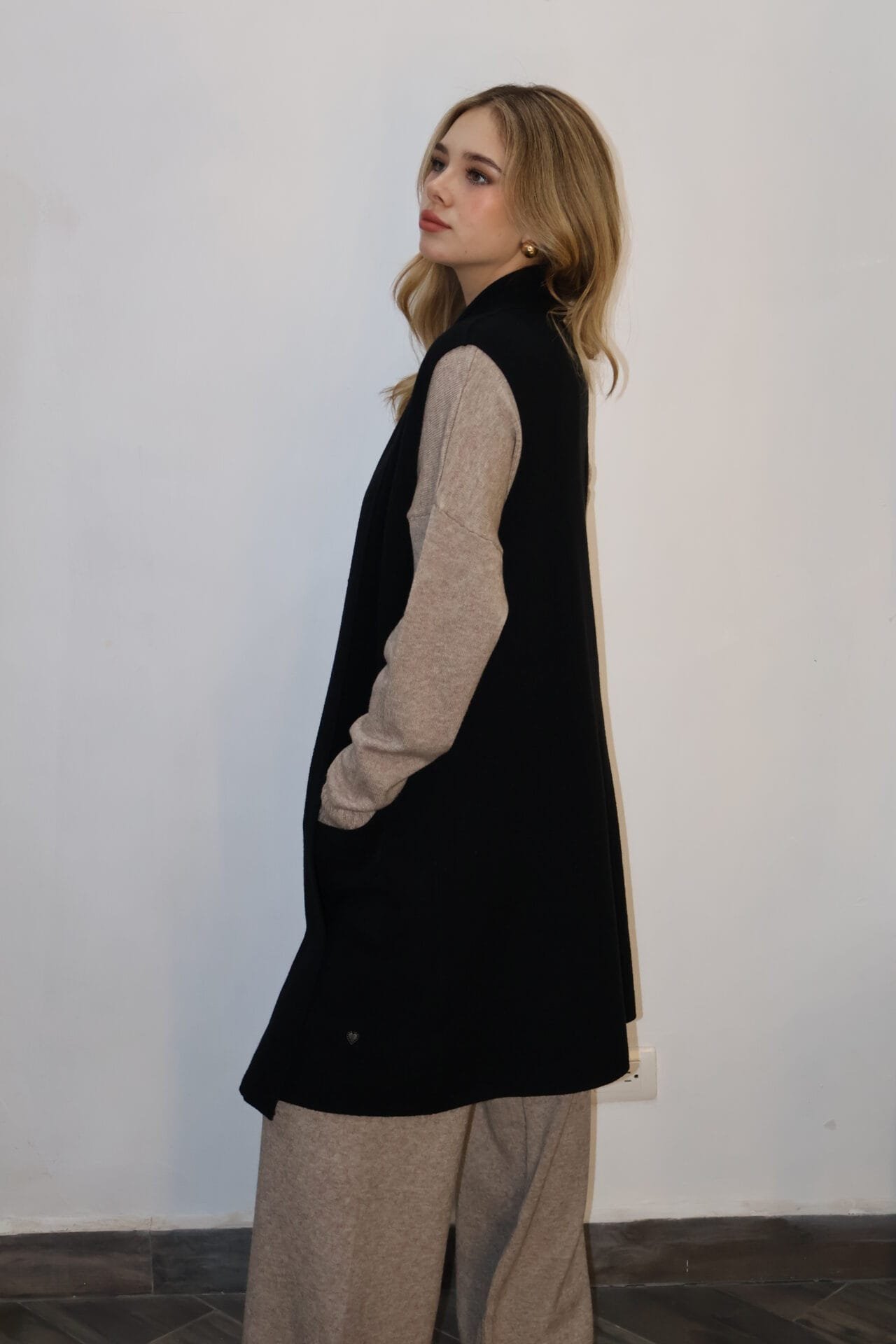 chaleco afelpado café oscuro - Image 3