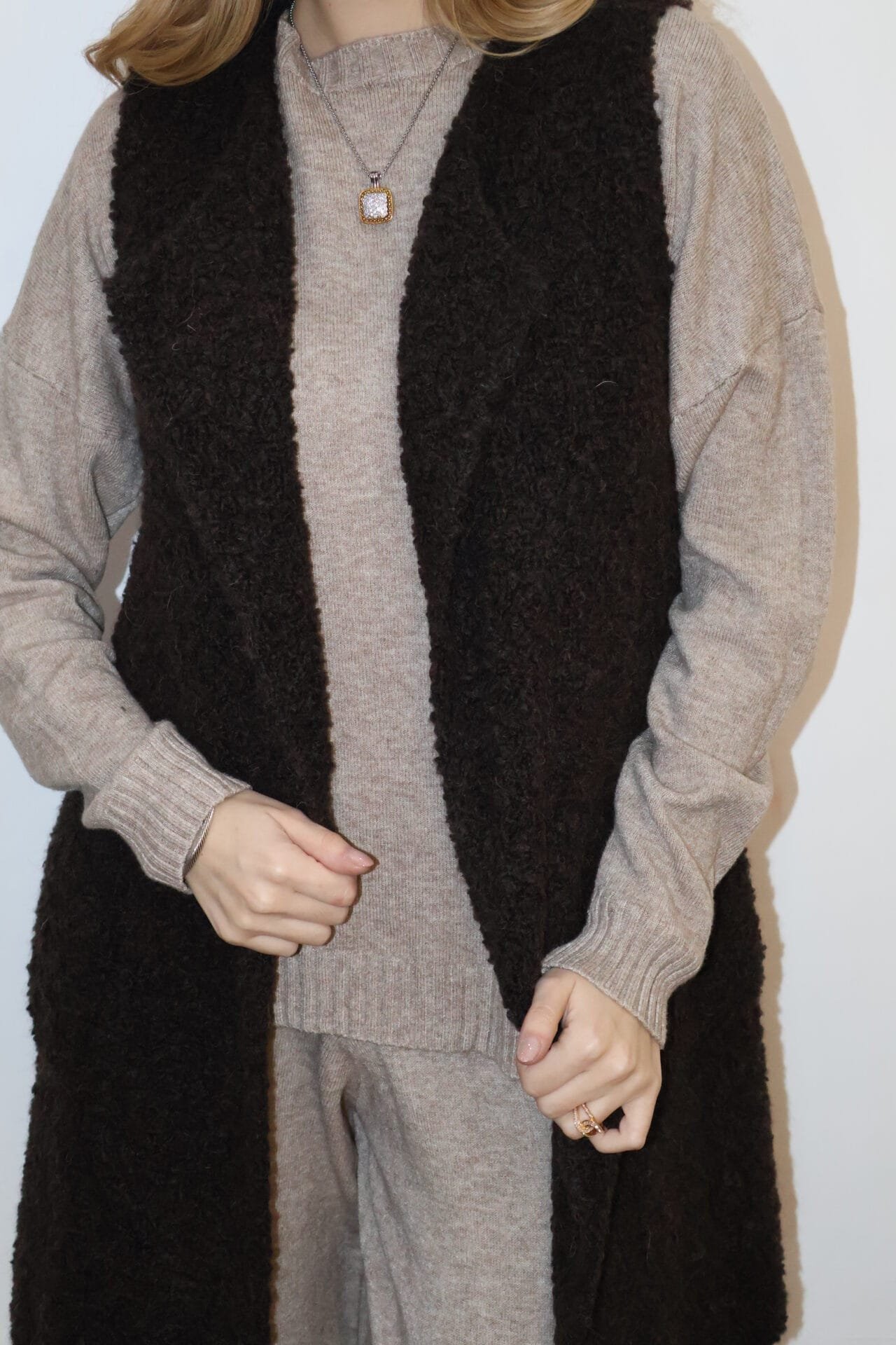 chaleco afelpado café oscuro - Image 4