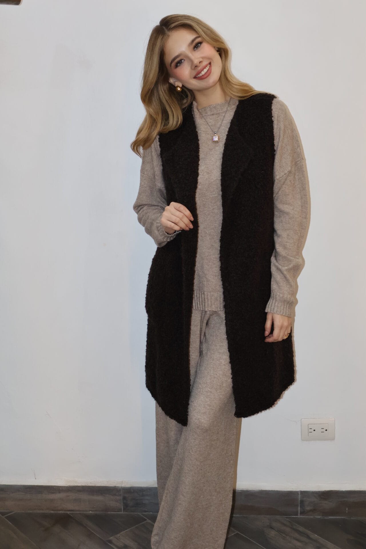 chaleco afelpado café oscuro - Image 5