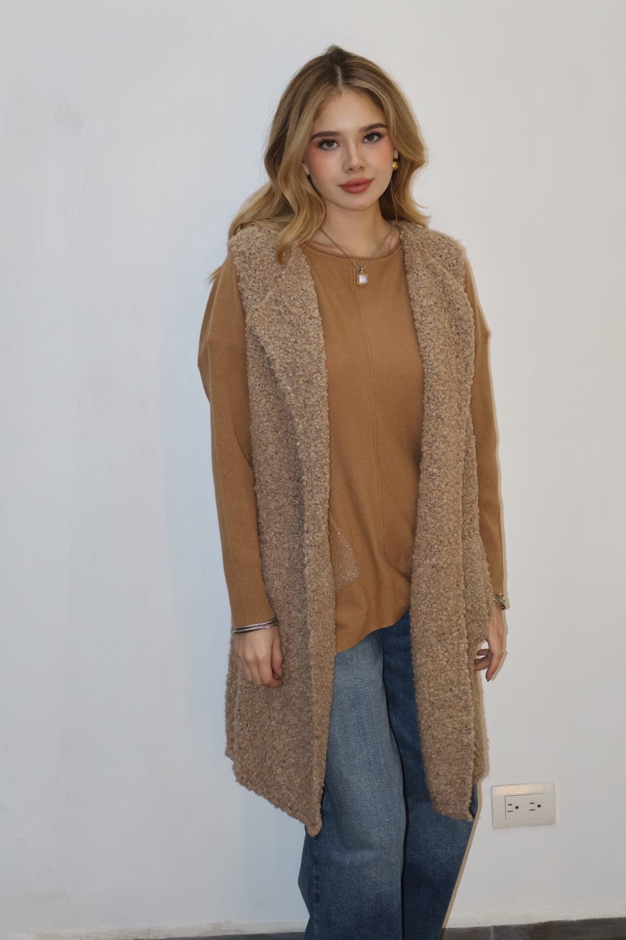 Chaleco afelpado camel - Image 2