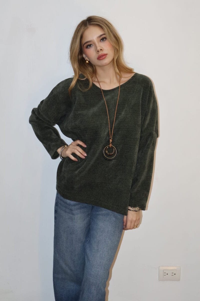 Blusa de pana verde con collar - Image 2