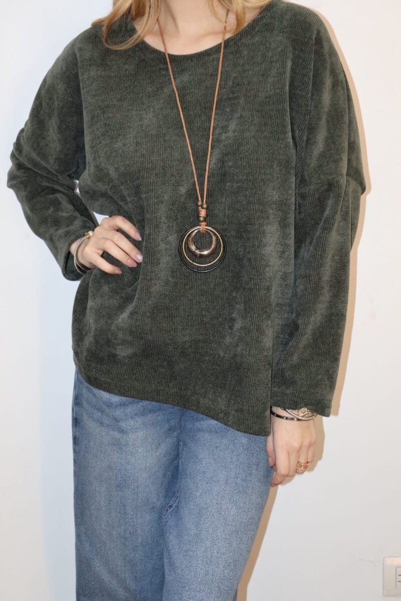 Blusa de pana verde con collar - Image 3
