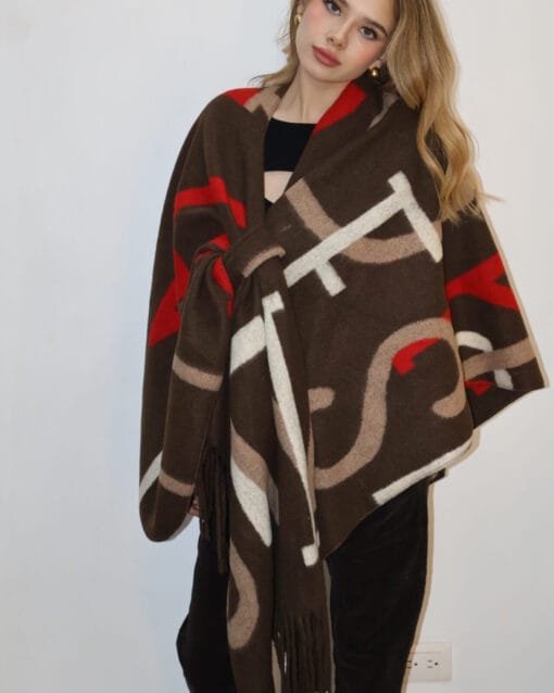 Poncho cafe con estampado