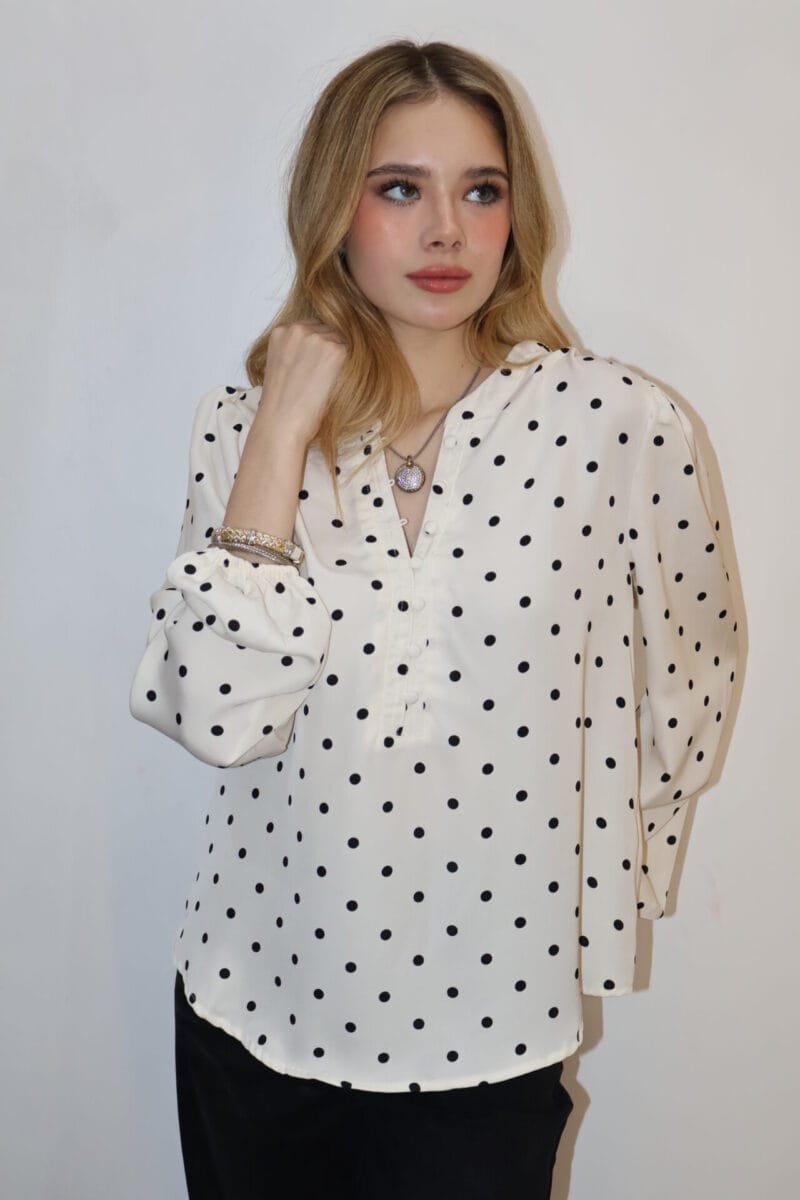 Blusa polka dots beige con negro - Image 2
