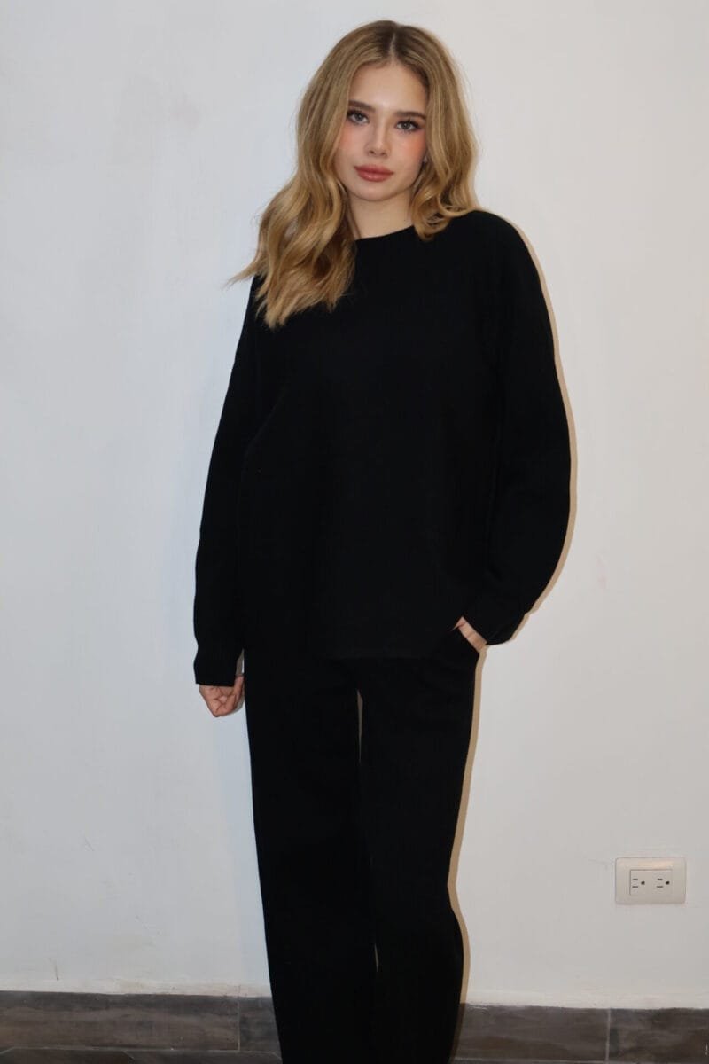 Set de pants liso negro con botones en espalda - Image 3