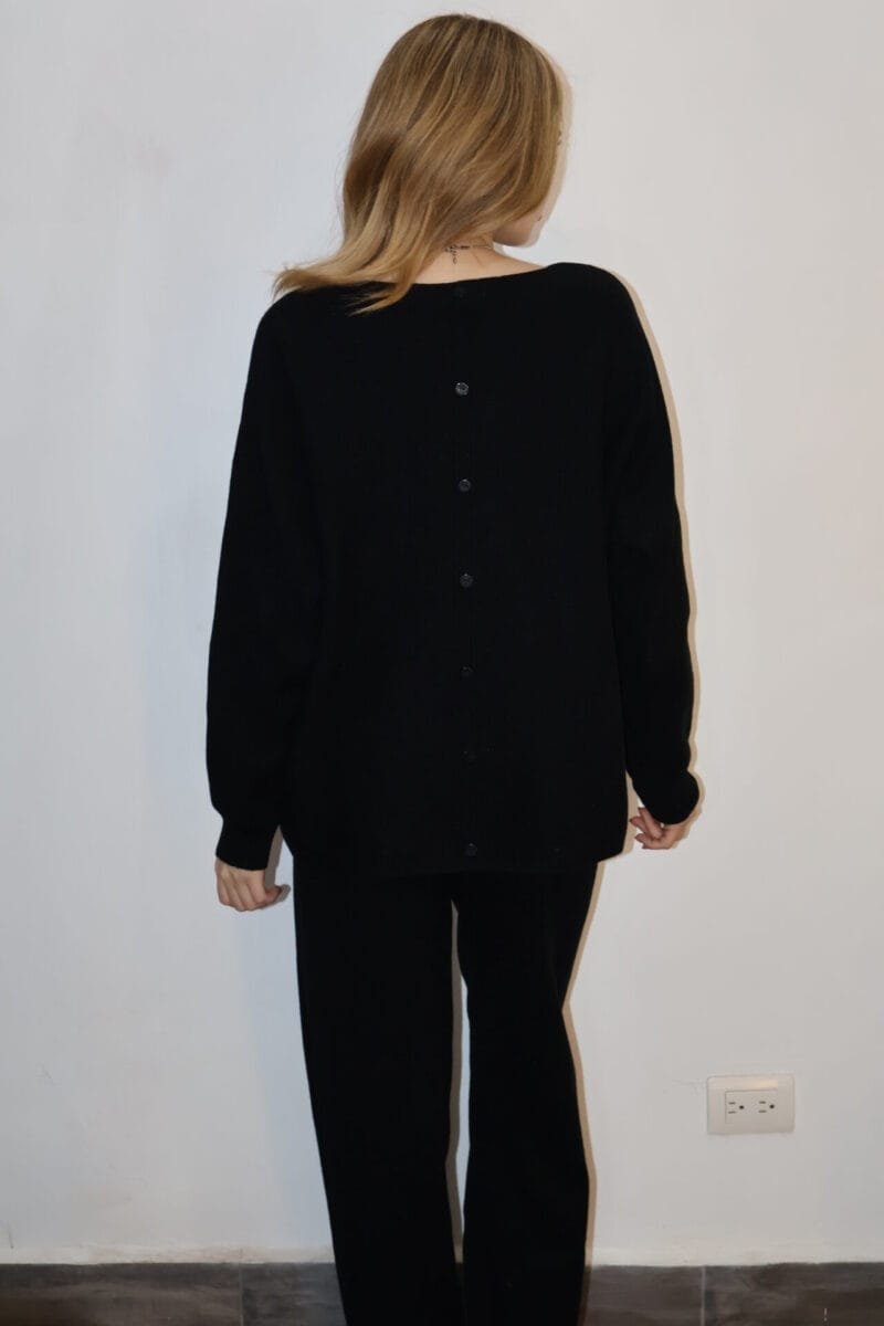 Set de pants liso negro con botones en espalda - Image 4