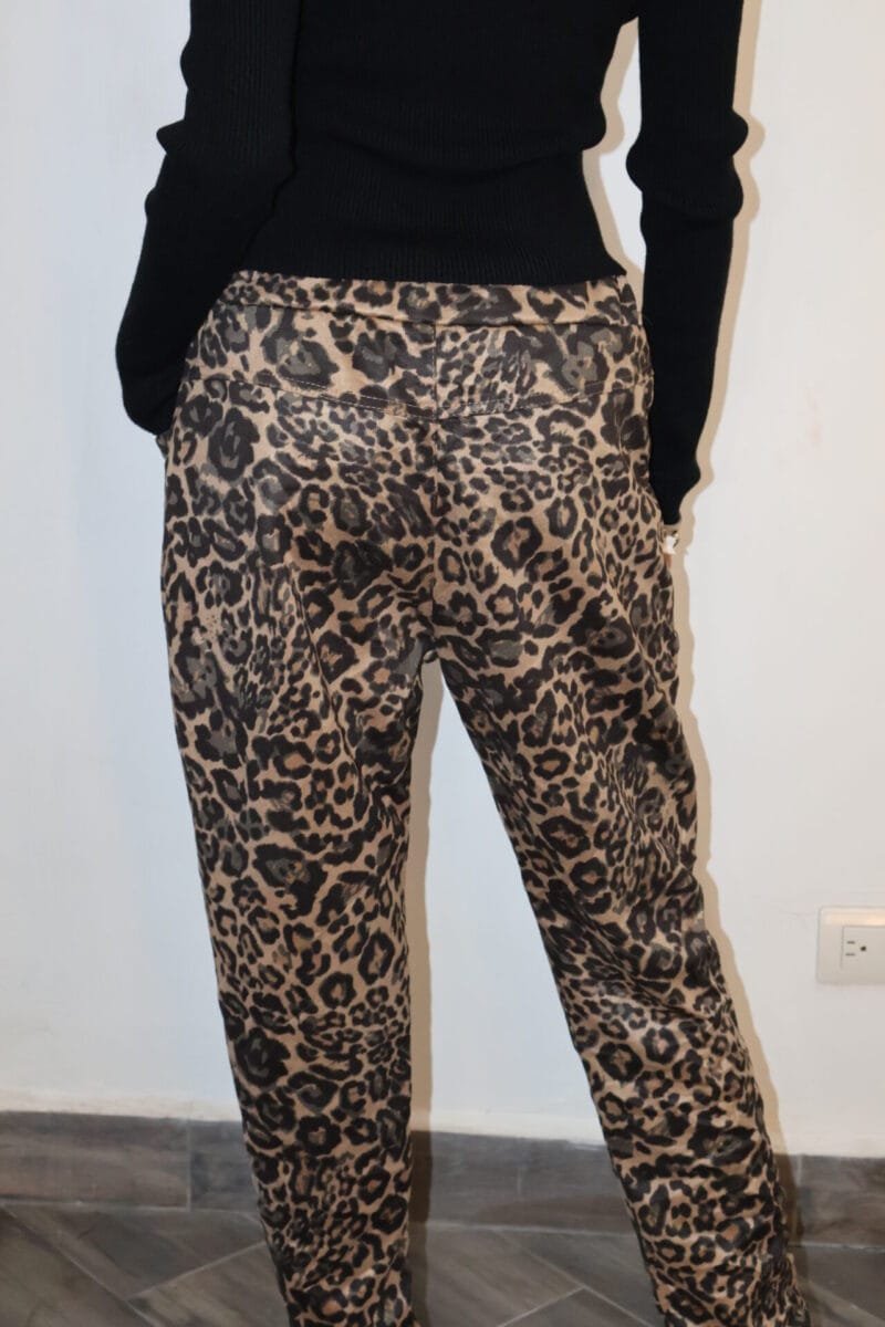 Jogger velvet estampado animal print - Image 3