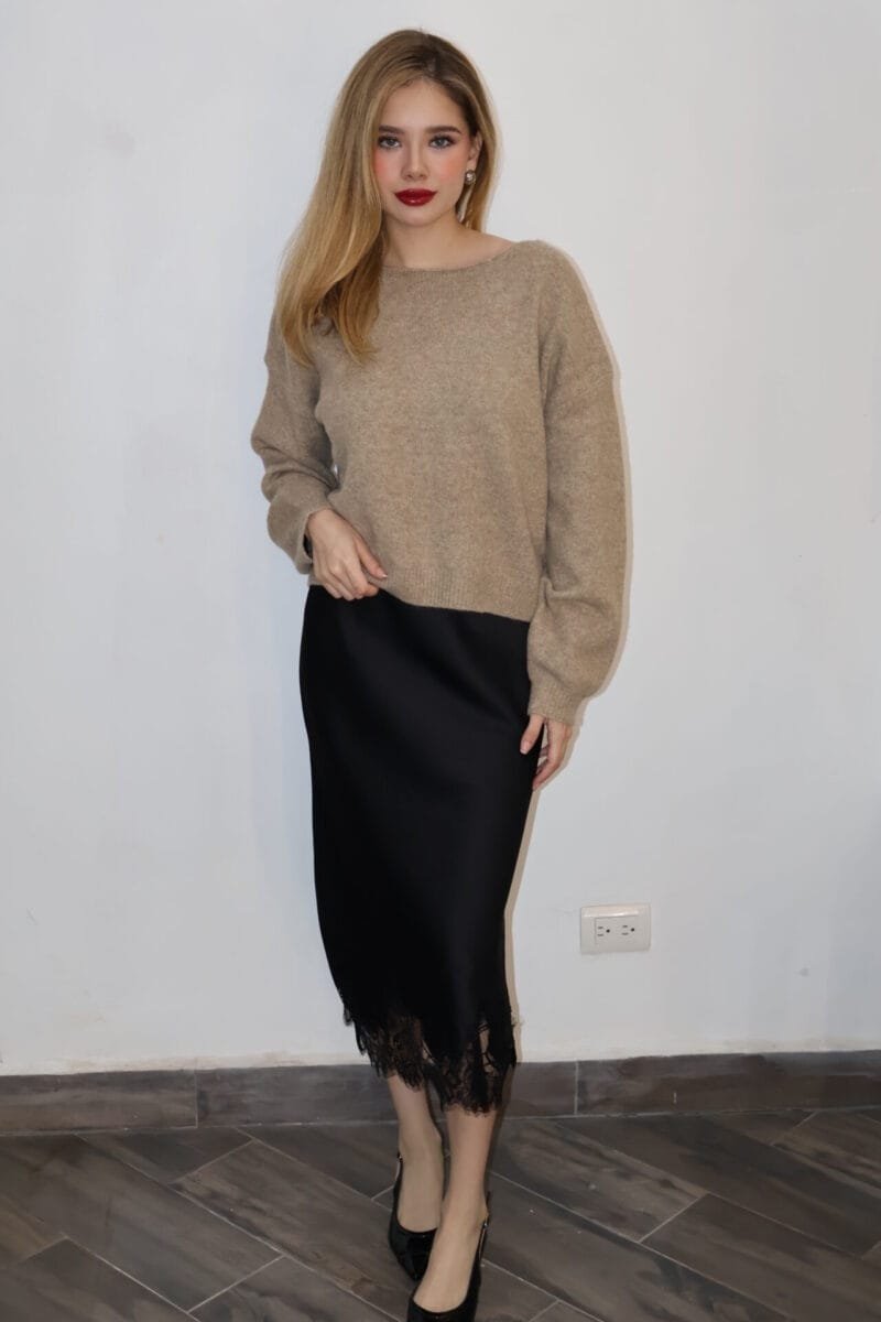 Falda midi negra con detalle de encaje - Image 2