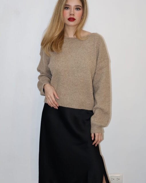 Falda midi negra con detalle de encaje