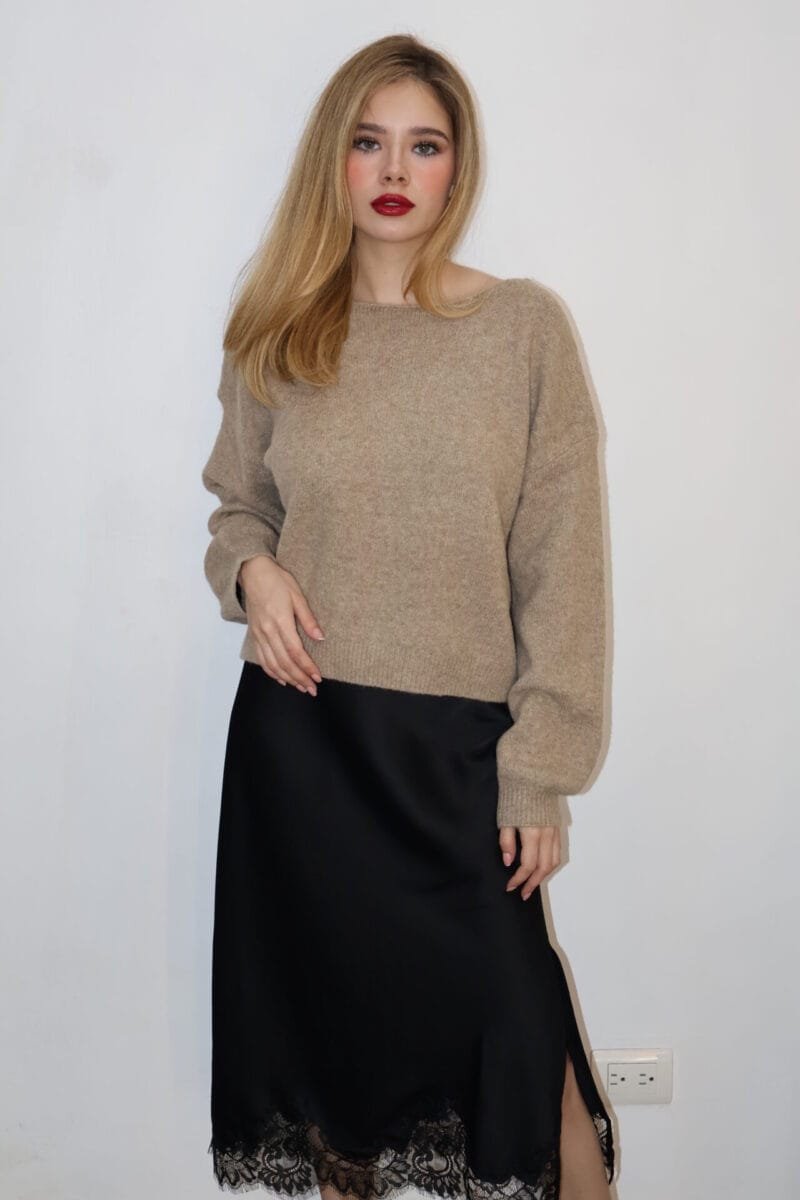 Falda midi negra con detalle de encaje
