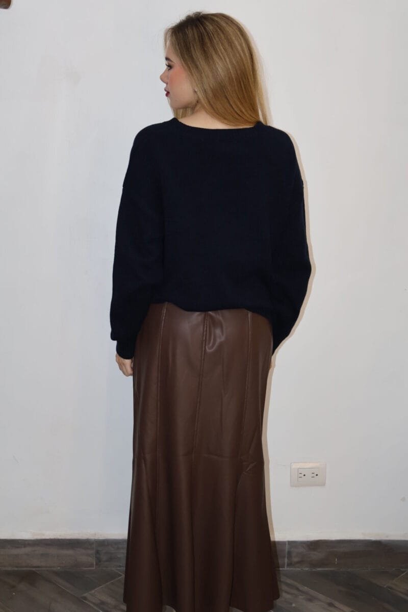 Falda midi tipo piel lisa café - Image 5