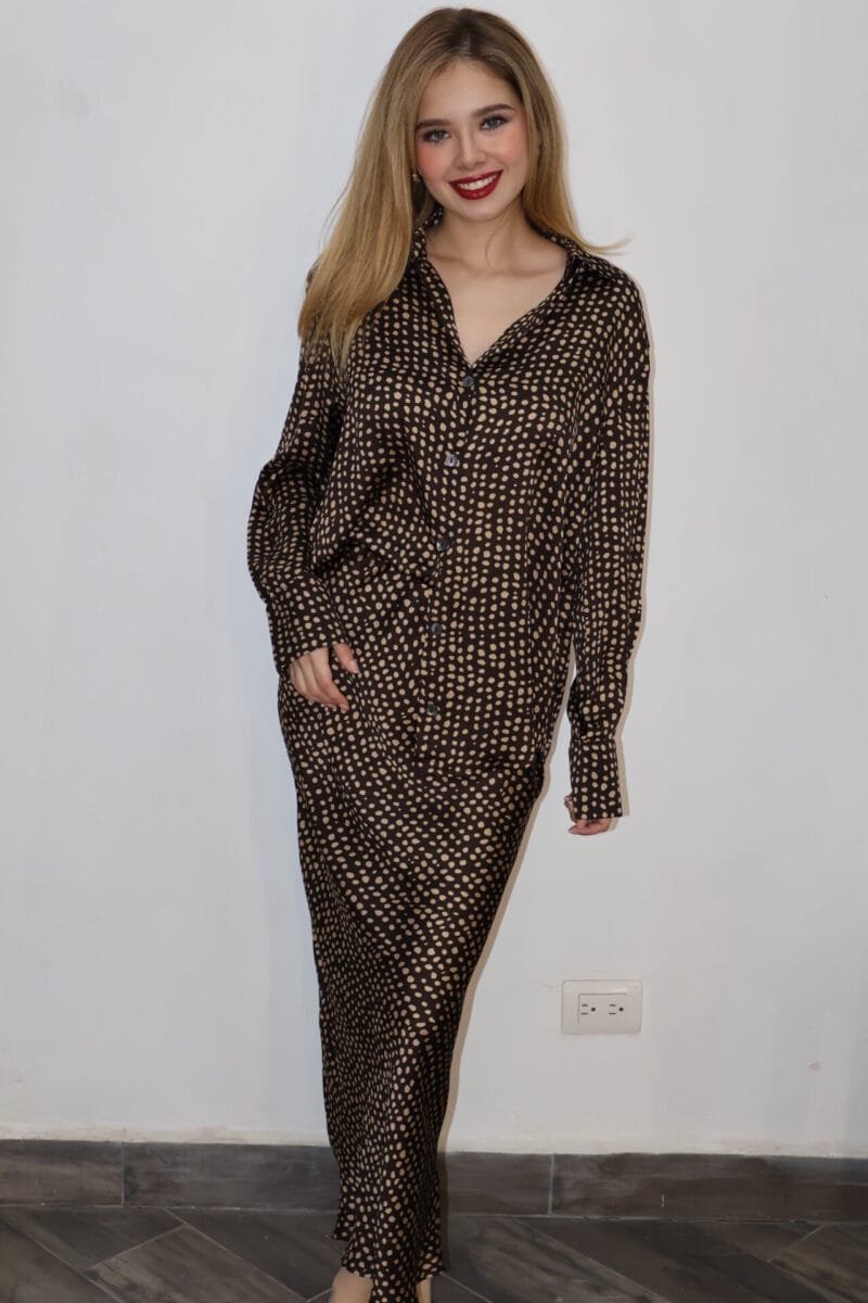 Blusa polka dots manga larga café con nude - Image 2