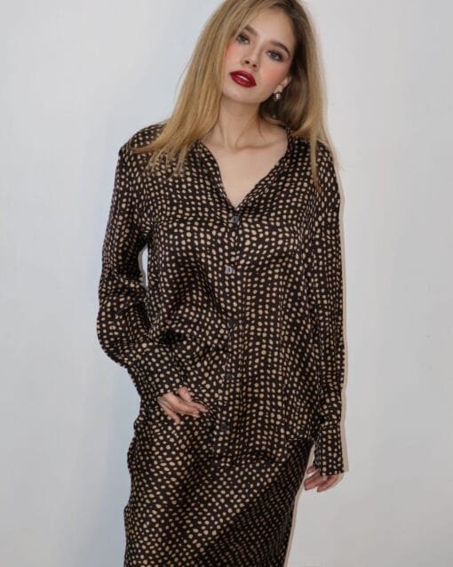 Blusa polka dots manga larga café con nude