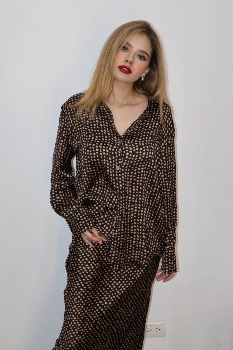Blusa polka dots manga larga café con nude