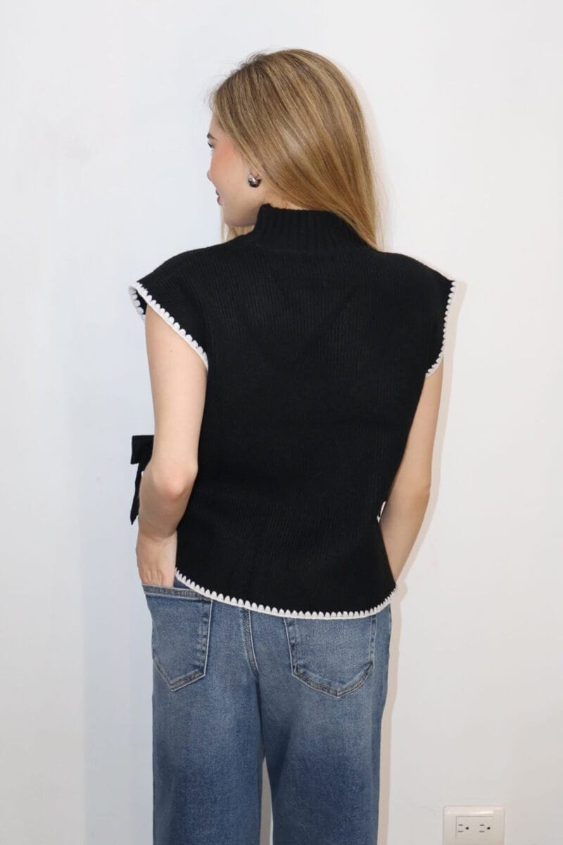 Chaleco liso negro con detalles - Image 4