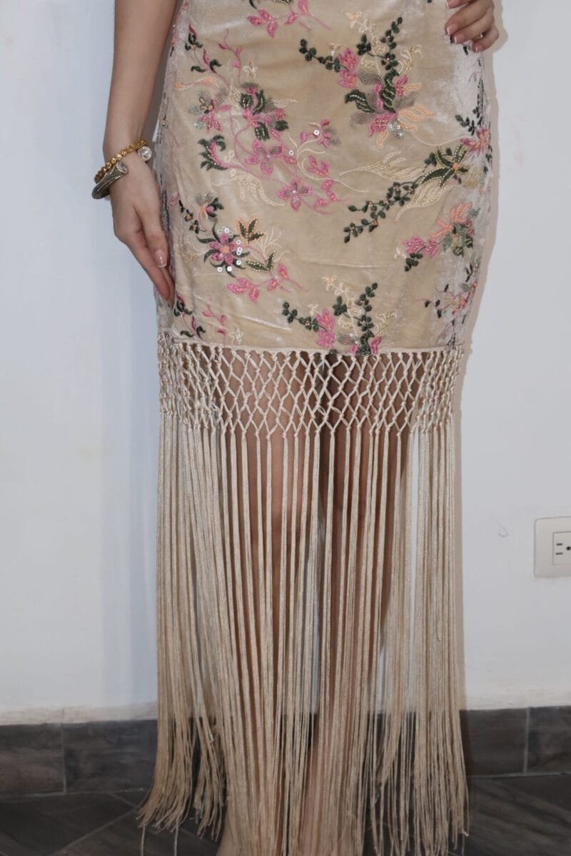 Vestido midi nude con estampado de flores y barbas - Image 3