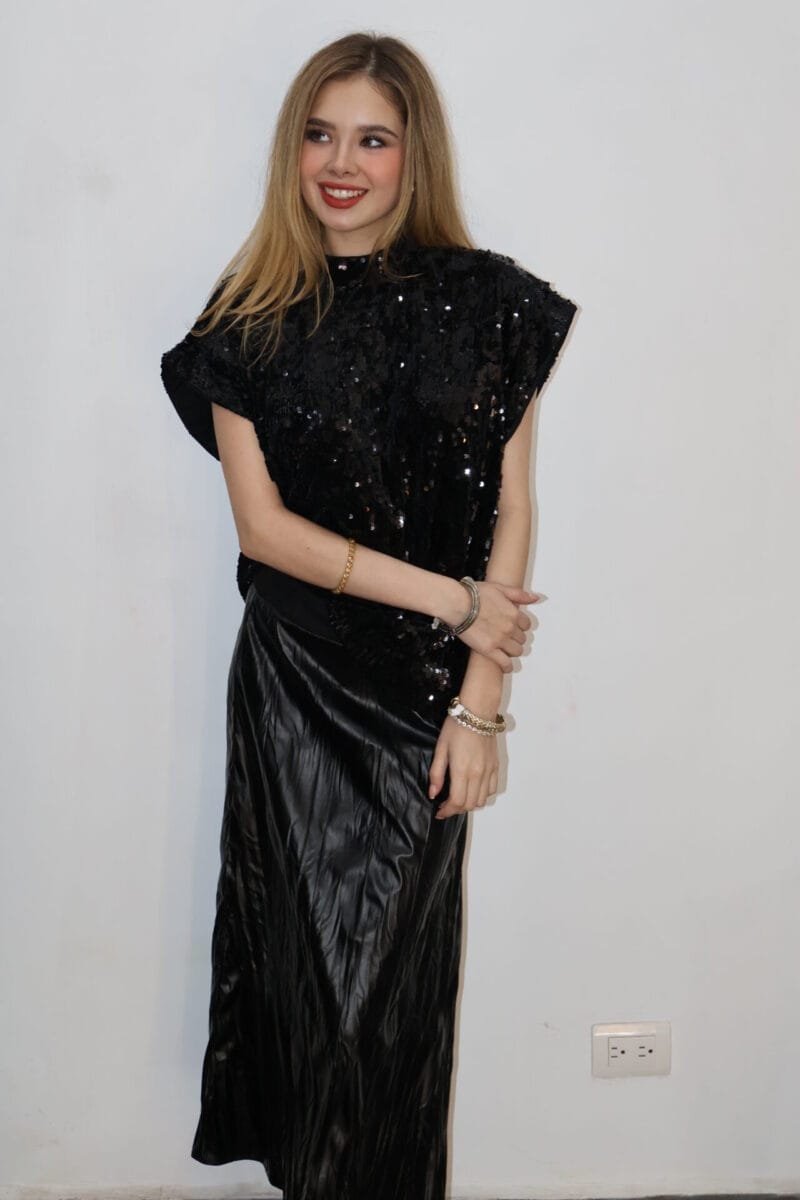 Blusa de lentejuelas negra - Image 3