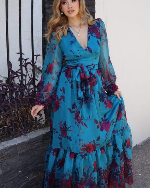 Vestido azul media pierna con estampado floral