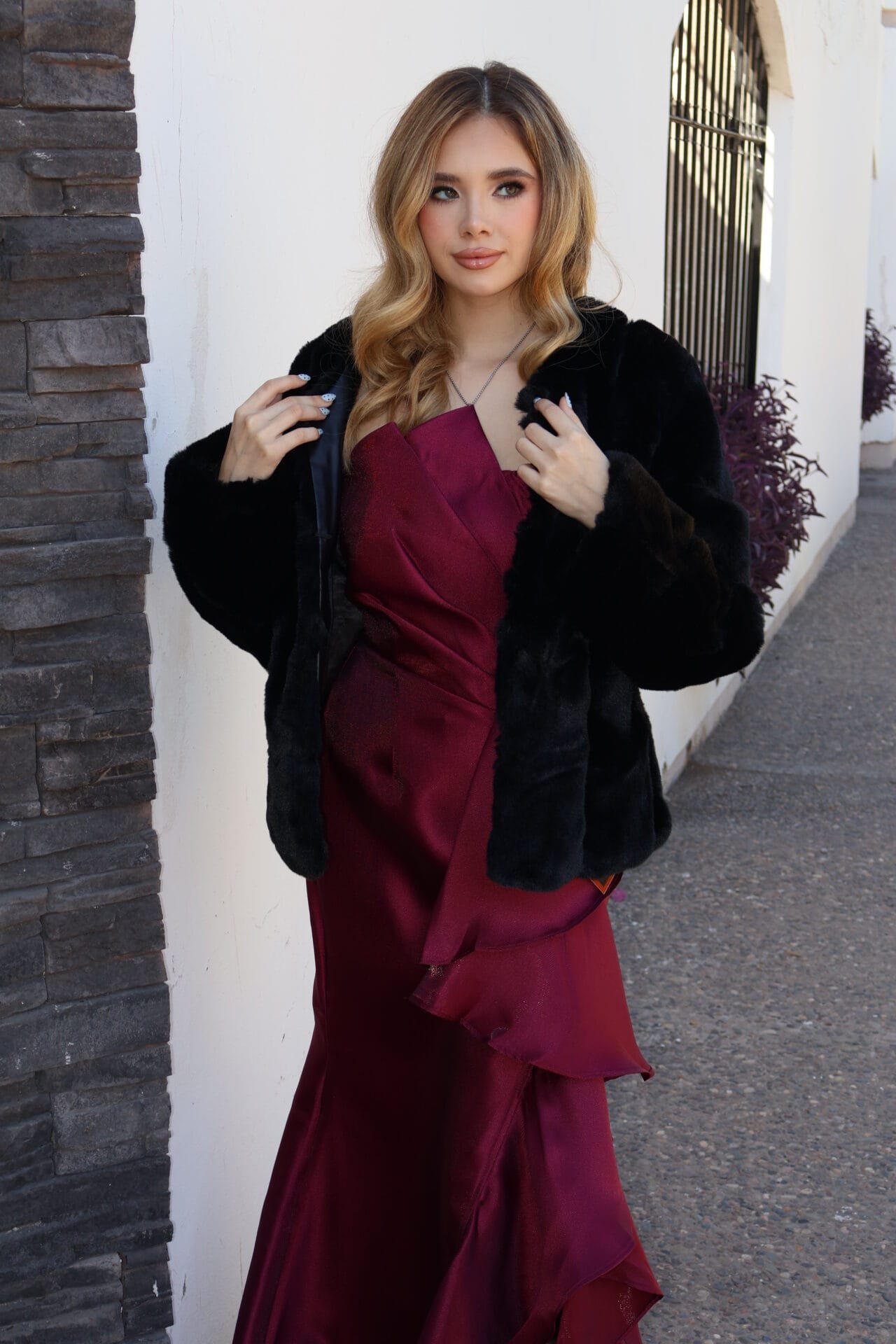 Vestido strapless liso vino - Image 5