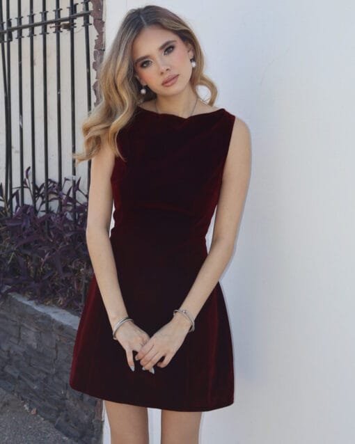 Vestido corto velvet guinda
