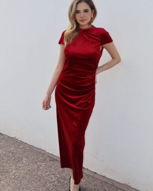Vestido rojo midi manga corta de terciopelo